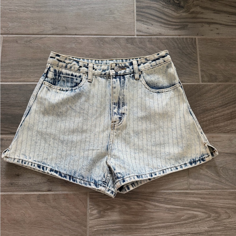 Blue B rhinestone striped light wash denim shorts size medium